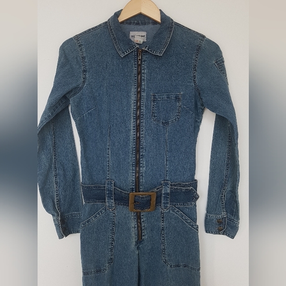 [SIDESTREET FASHIONS] Stretchy Jean Jumpsuit with Belt - Picture 4 of 16